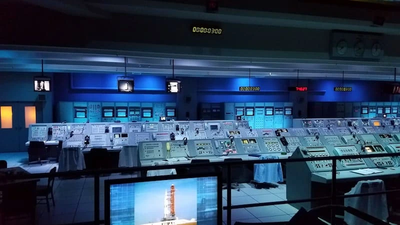 A room with many monitors