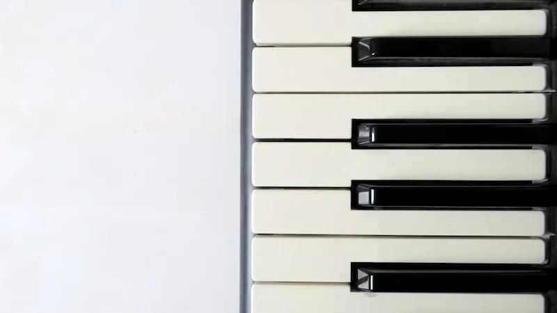 A piano keyboard